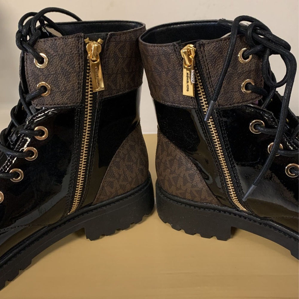 Michael Kors Women's SIZE 9.5 M Alistair Lace-Up Lug Sole Combat Booties… - Picture 8 of 9